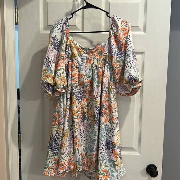 Floral and Red Maxi Dresses. 3 for the price of 1 - Picture 4 of 8